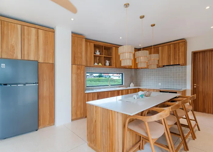 Ferienhaus Amici - 3br Pool Villa, Walk To Cafes - Pererenan *