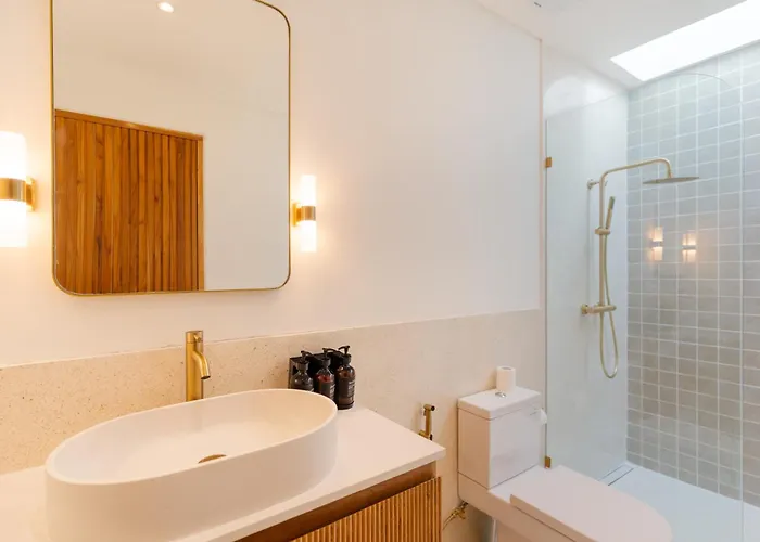 Ferienhaus Amici - 3br Pool Villa, Walk To Cafes - Pererenan Canggu