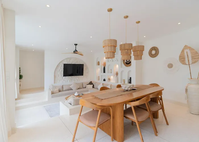 Amici - 3br Pool Villa, Walk To Cafes - Pererenan Canggu