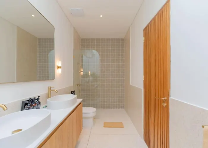 Amici - 3br Pool Villa, Walk To Cafes - Pererenan Canggu