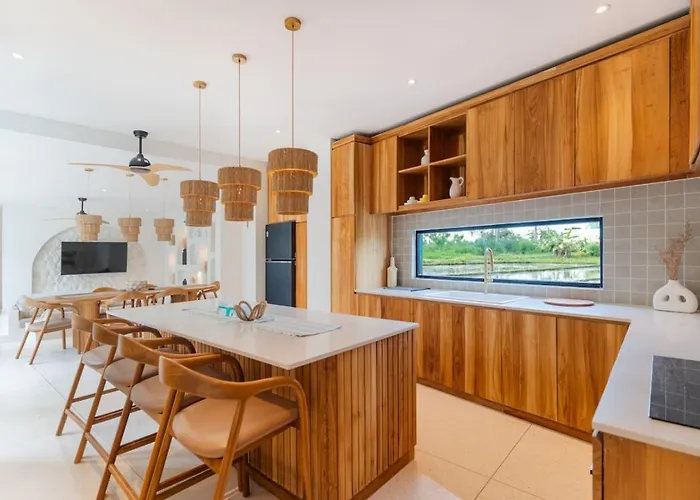 Ferienhaus Amici - 3br Pool Villa, Walk To Cafes - Pererenan *