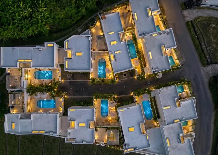 Amici - 3br Pool Villa, Walk To Cafes - Pererenan Canggu